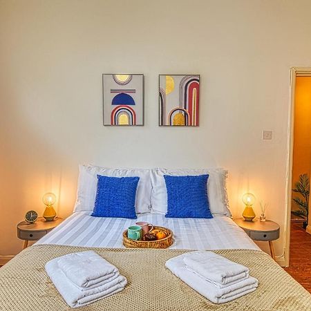 2 Bedroom Apartment In Bath City Centre With Garden & Free Parking Bagian luar foto