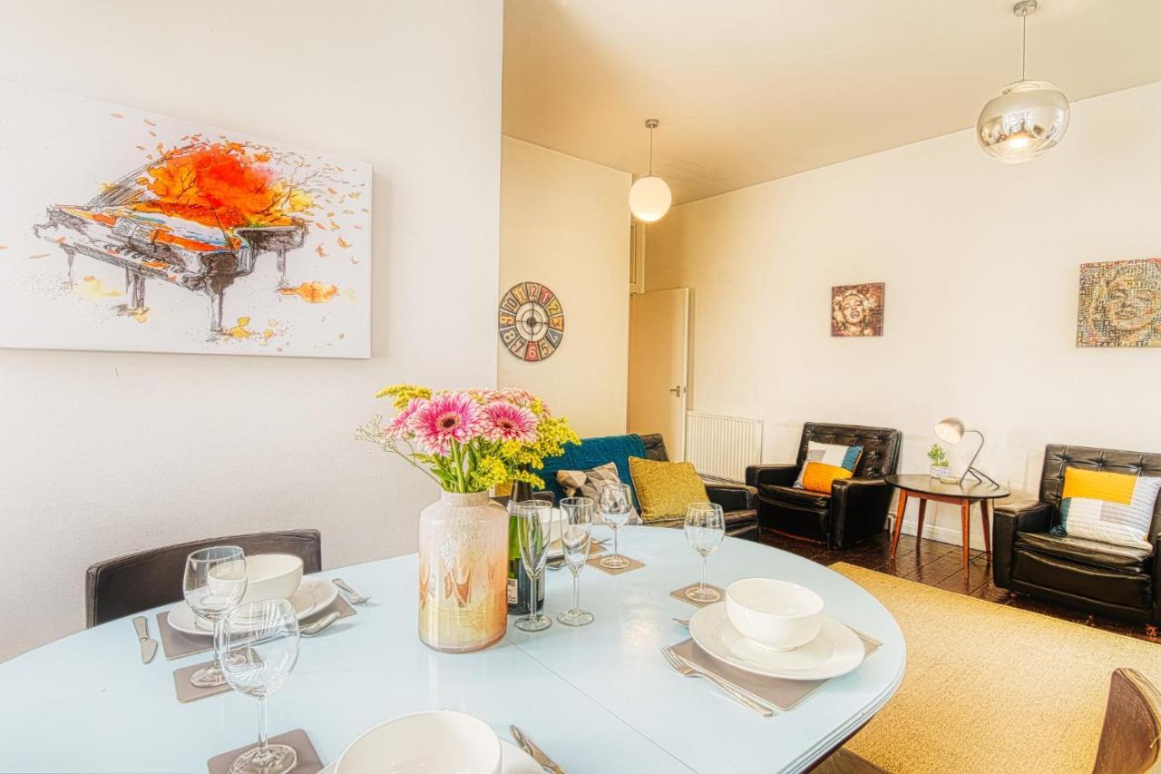 2 Bedroom Apartment In Bath City Centre With Garden & Free Parking Bagian luar foto