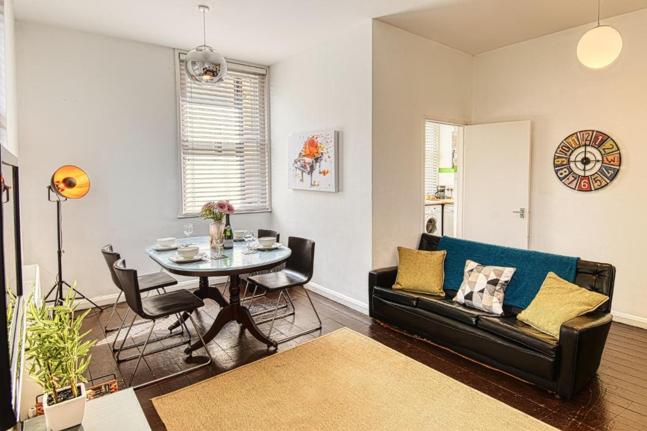 2 Bedroom Apartment In Bath City Centre With Garden & Free Parking Bagian luar foto