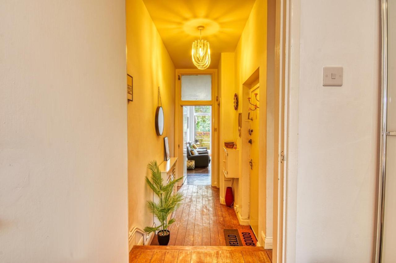 2 Bedroom Apartment In Bath City Centre With Garden & Free Parking Bagian luar foto