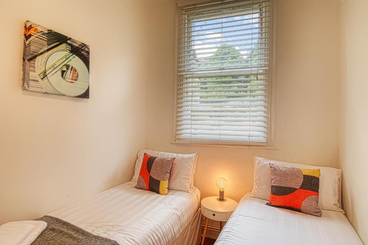 2 Bedroom Apartment In Bath City Centre With Garden & Free Parking Bagian luar foto
