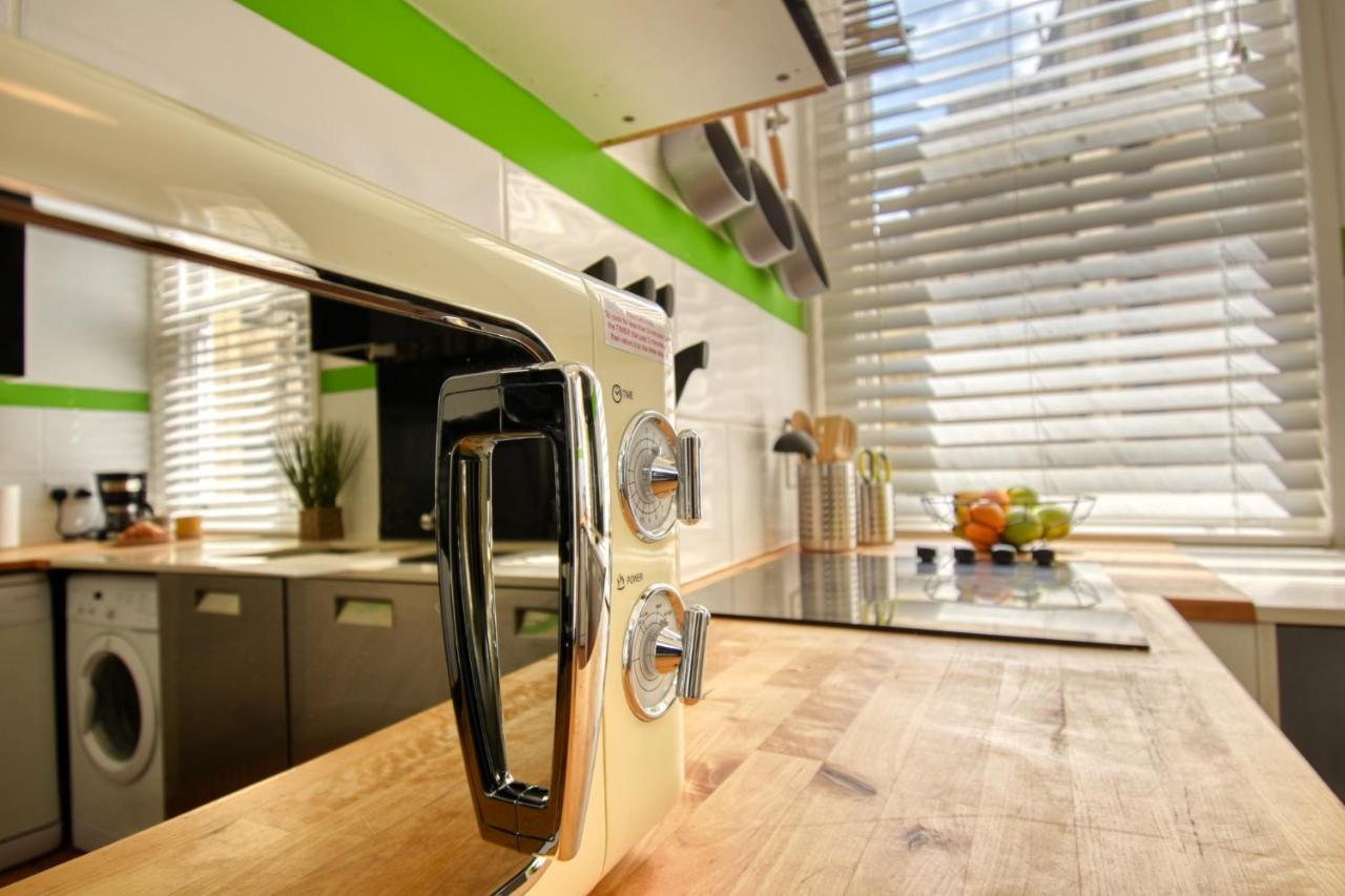 2 Bedroom Apartment In Bath City Centre With Garden & Free Parking Bagian luar foto