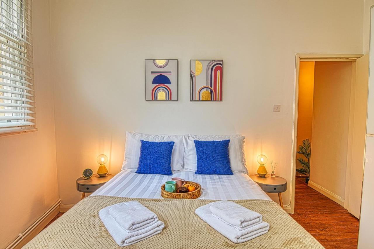 2 Bedroom Apartment In Bath City Centre With Garden & Free Parking Bagian luar foto