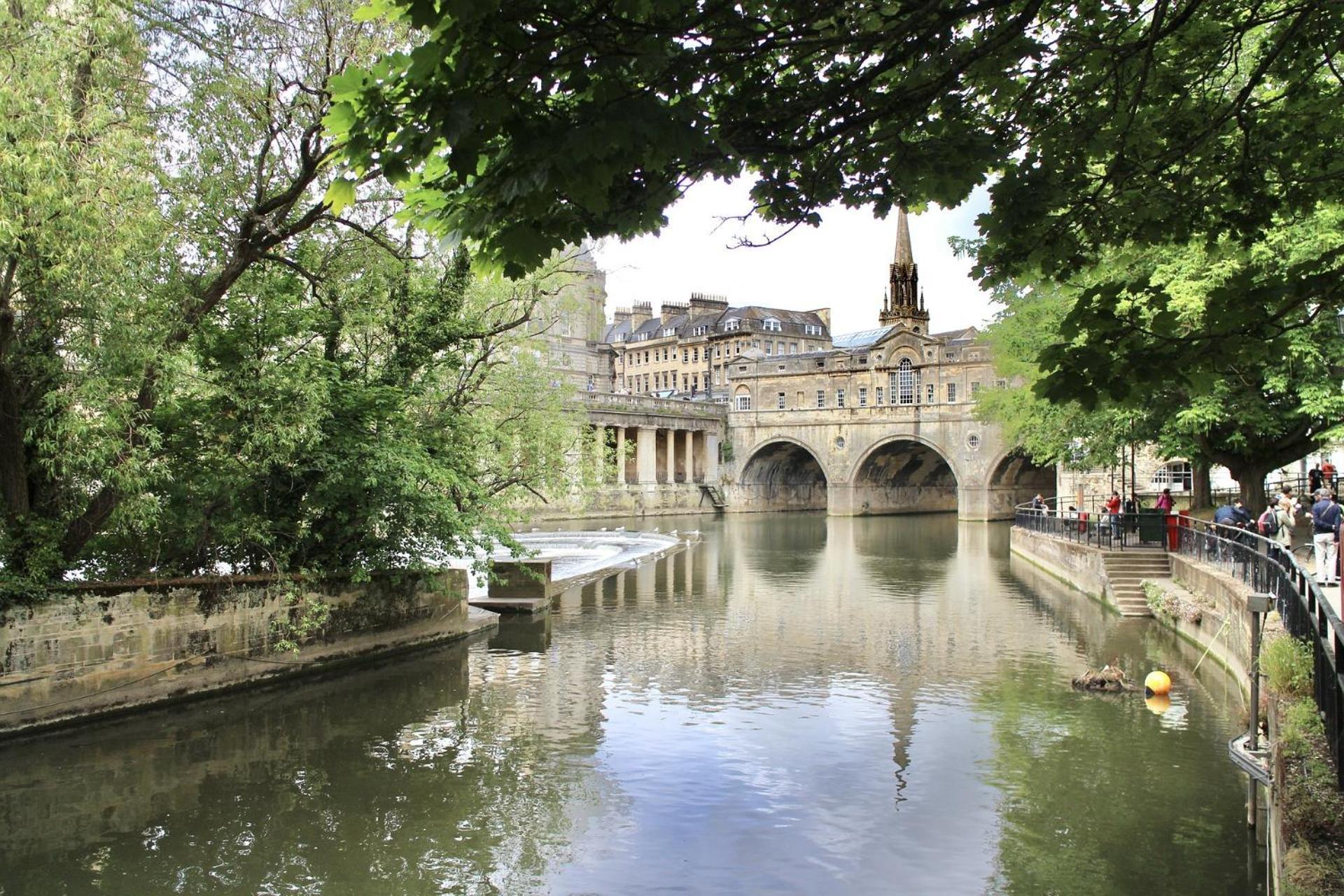 2 Bedroom Apartment In Bath City Centre With Garden & Free Parking Bagian luar foto